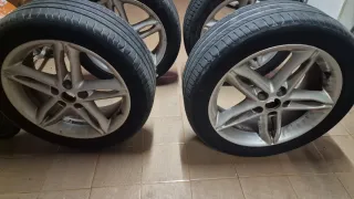 4 llantas FORD  con neumáticos