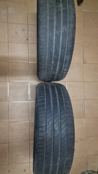 4 llantas FORD  con neumáticos