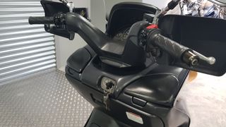 SUZUKI BURGMAN 400 AVERIADA