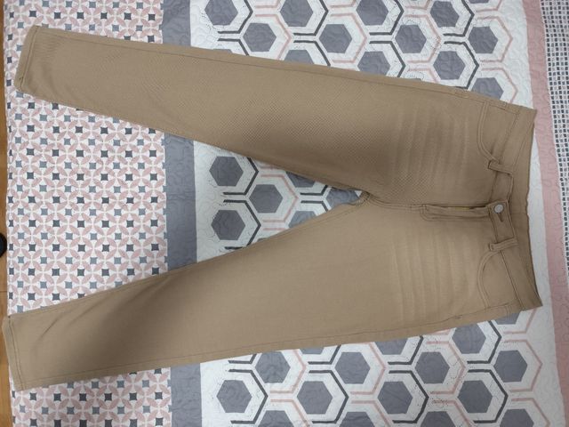 Pantalones vaqueros color marrón claro