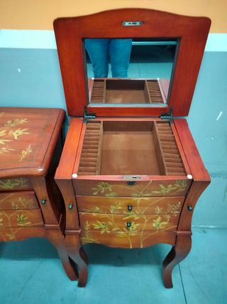 Mesitas de noche vintage / mesas auxiliares. Urge