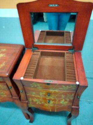 Mesitas de noche vintage / mesas auxiliares. Urge