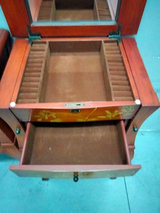 Mesitas de noche vintage / mesas auxiliares. Urge