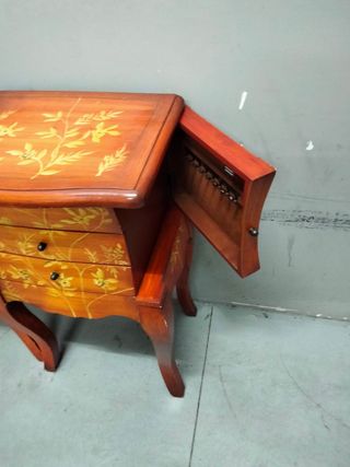 Mesitas de noche vintage / mesas auxiliares. Urge