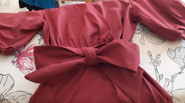 Vestito vestito (MOTIVI)CON MANICHE A SBUFFO