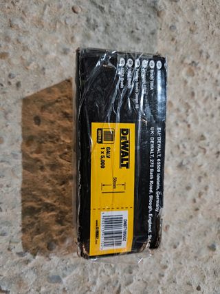 Clavos Dewalt DNBT18 de 5 cms