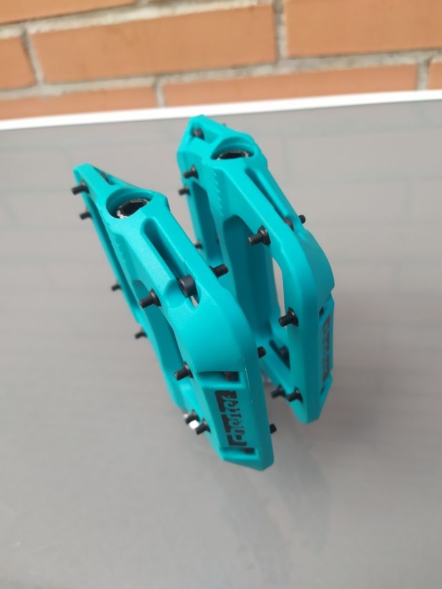 RACEFACE CHESTER Nylon Turquesa.Pedales NUEVOS.