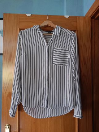 blusa de rayas blanca y negra