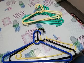 Lotto appendiabiti (grucce) colorati