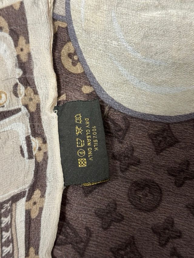 Pañuelo LV 100% seda