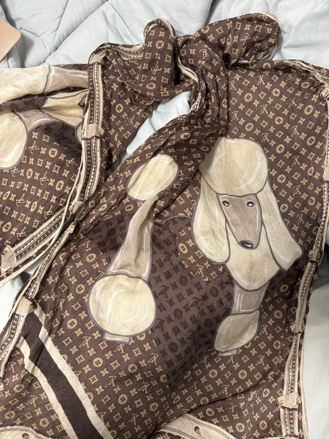 Pañuelo LV 100% seda