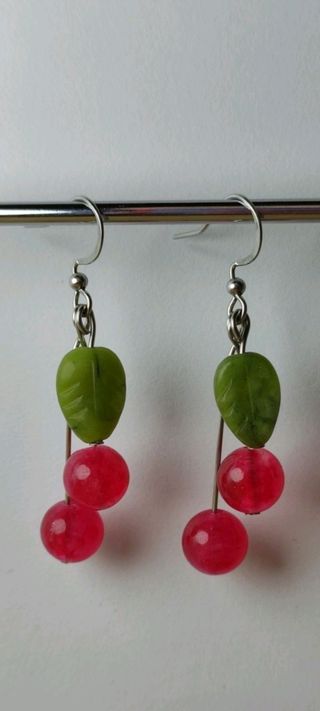 Pendientes asimetricos mineral rojo y jade verde