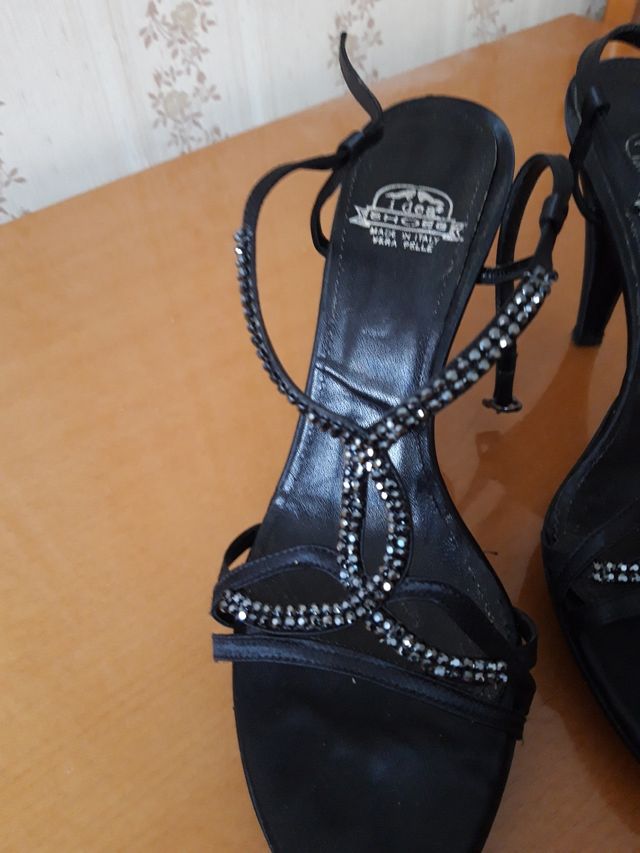 Scarpe eleganti con strass