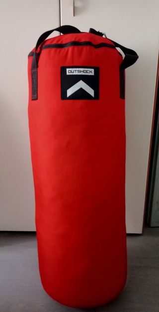 Sacco boxe con il suo supporto a muro