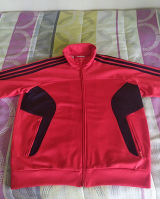 Chaqueta Adidas. 