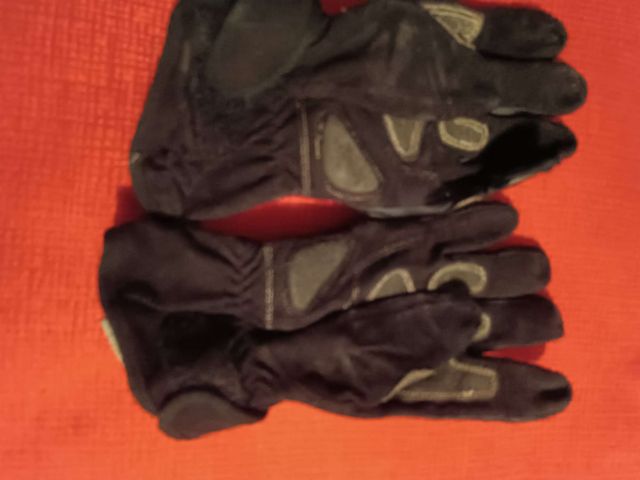 guanti da moto