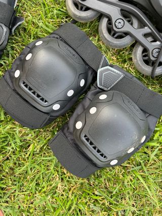 Patines en línea y set de protecciones