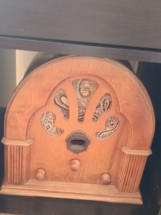 Radio antigua ideal para decorar o coleccionar