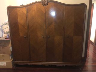 Armario de madera 