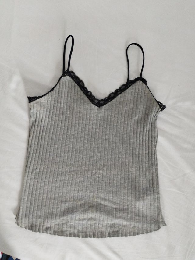 camiseta de tirantes gris