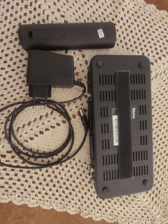 Televes+mando+enchufe DTR-7142