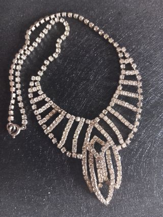 BONITA GARGANTILLA PLATEADA