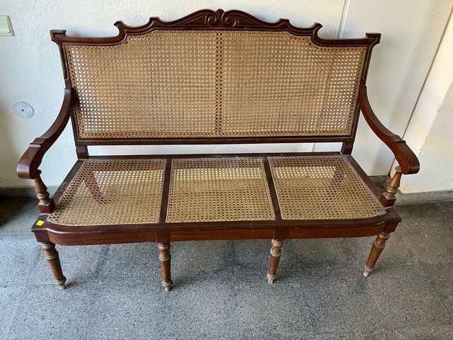 SOFA VINTAGE. DE REJILLA. LLEVO A DOMICILIO