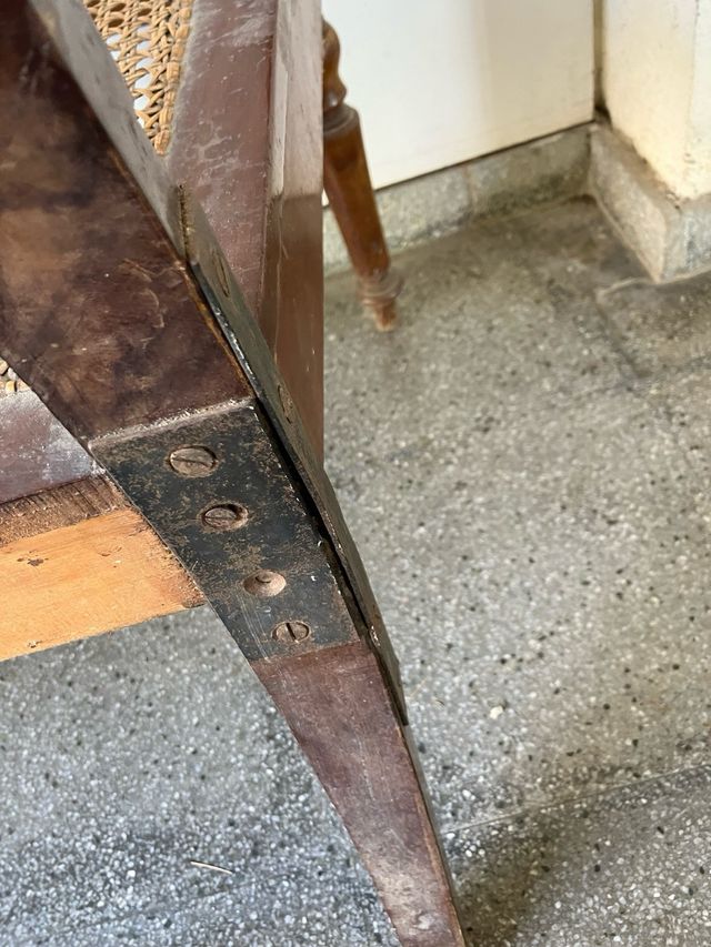 SOFA VINTAGE. DE REJILLA. LLEVO A DOMICILIO