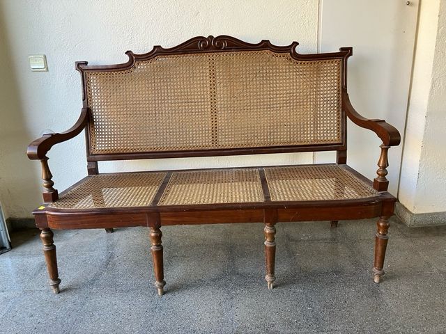SOFA VINTAGE. DE REJILLA. LLEVO A DOMICILIO