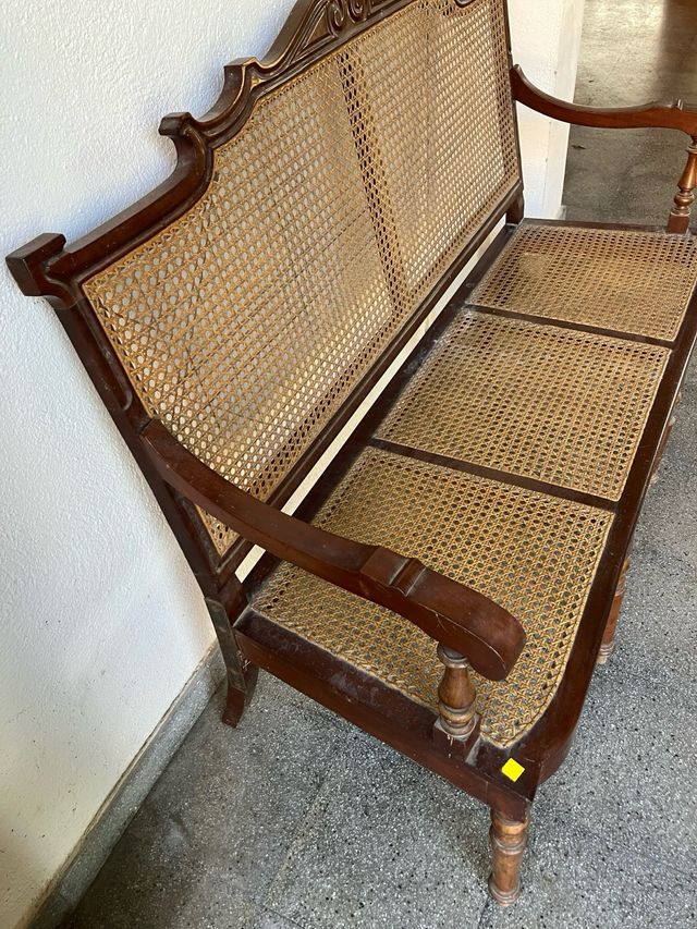 SOFA VINTAGE. DE REJILLA. LLEVO A DOMICILIO