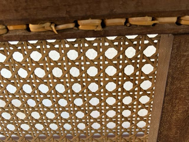 SOFA VINTAGE. DE REJILLA. LLEVO A DOMICILIO