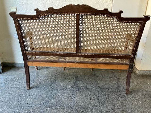 SOFA VINTAGE. DE REJILLA. LLEVO A DOMICILIO