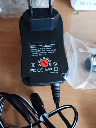 Adaptador universal de corriente 3-12V