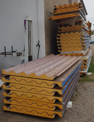PANEL DE SANDWICH EN ALCANAR