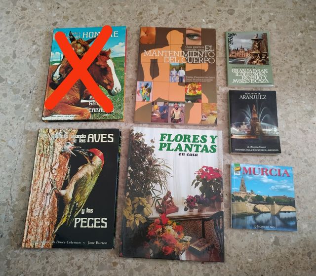 Libros variados diferentes precios.