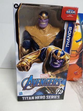 Muñeco thanos y mascara Batmany cojín  Avengers