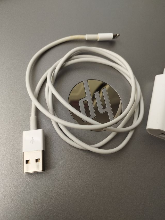 Cargador Apple con cable