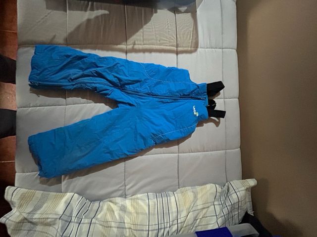 Ropa de niño de nieve