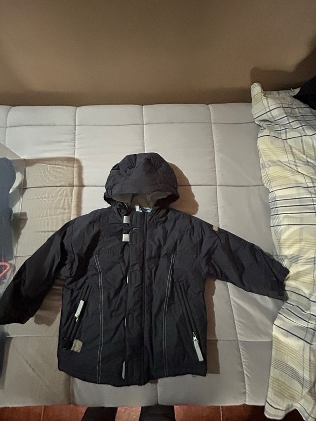 Ropa de niño de nieve