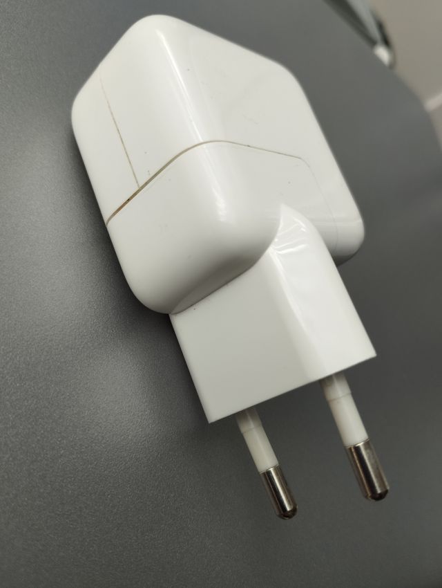 Cargador A1401 12W con cable