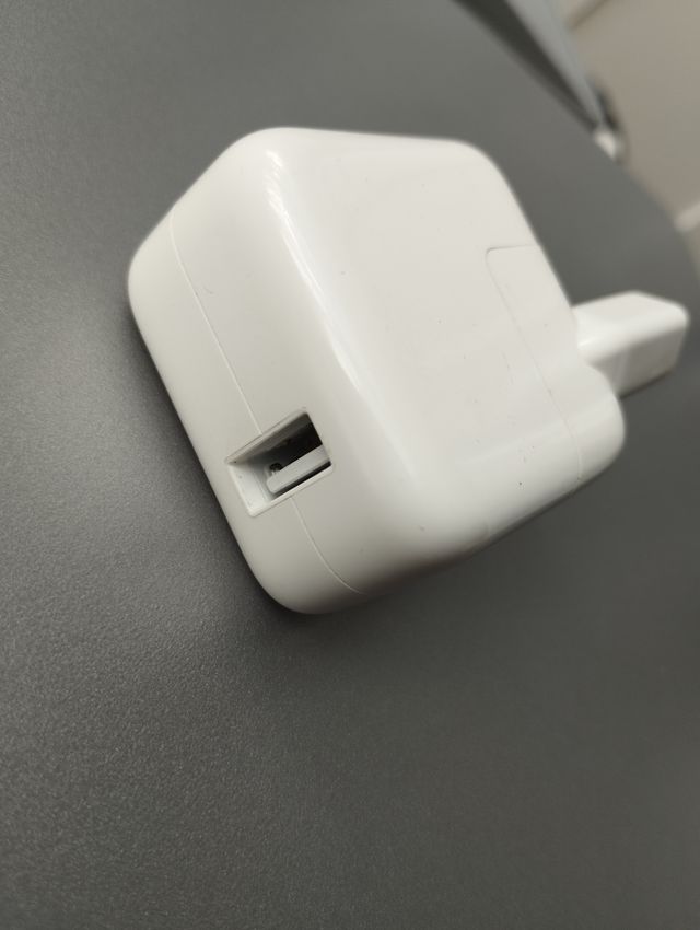 Cargador A1401 12W con cable