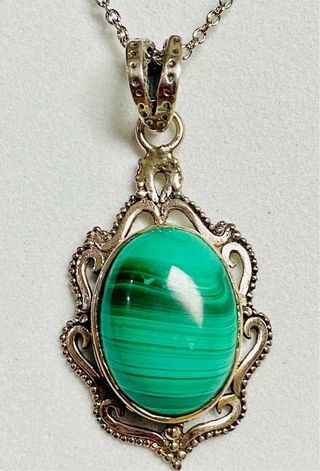Colgante de malaquita + cadena en plata de ley 925