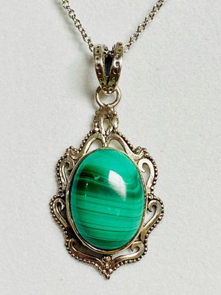 Colgante de malaquita + cadena en plata de ley 925