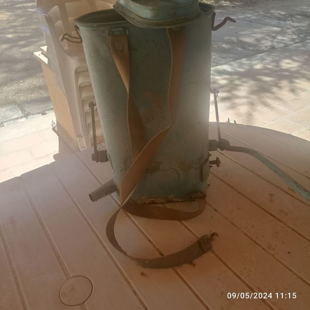 ANTIGUO PULVERIZADOR AGRÍCOLA