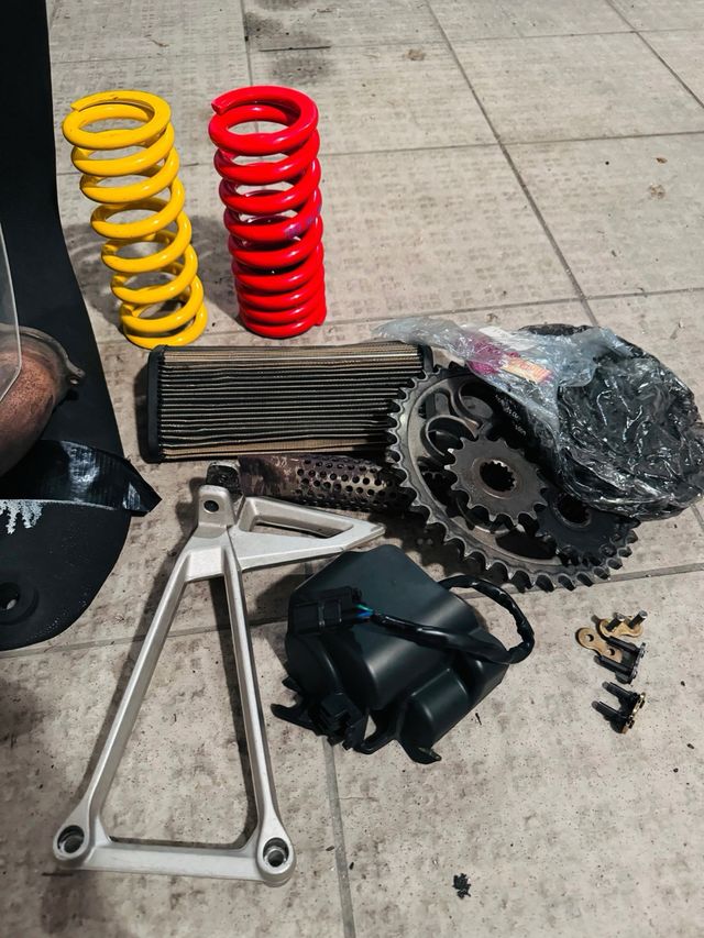 Ducati multistrada 2010/2012 material