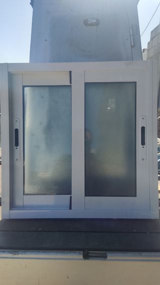 Nueva Ventana corredera de color blanco .