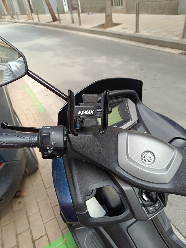 Soporte teléfono móvil moto scooter Yamaha NMAX 