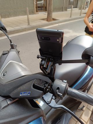 Soporte teléfono móvil moto scooter Yamaha NMAX