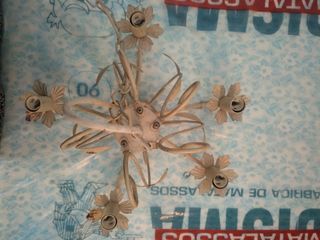 Lámpara y lágrimas de cristal