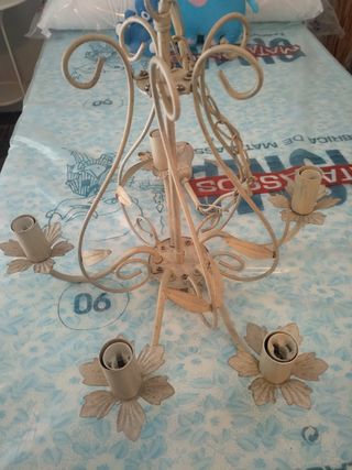 Lámpara y lágrimas de cristal